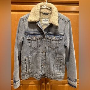 Hollister Sherpa fleece lined Jean jacket. Like new condition.